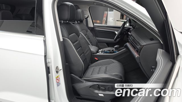 Volkswagen Touareg (III) 3.0 TDI Prestige 2024 — фото 12