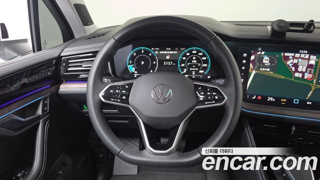 Volkswagen Touareg (III) 3.0 TDI Prestige 2024 — фото 13