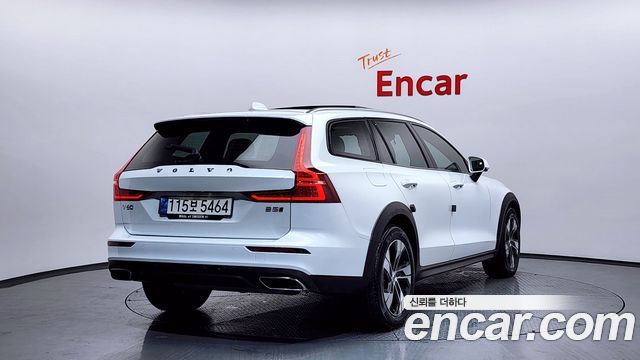 Volvo V60 Cross Country (II) B5 AWD 2021 — фото 2