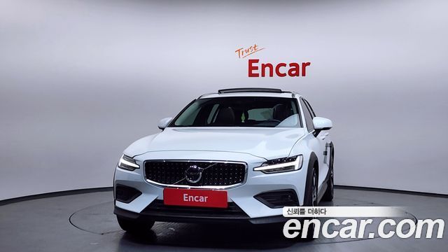 Volvo V60 Cross Country (II) B5 AWD 2021 — фото 3