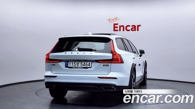 Volvo V60 Cross Country (II) B5 AWD 2021 — фото 4