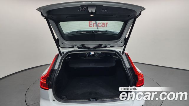 Volvo V60 Cross Country (II) B5 AWD 2021 — фото 19