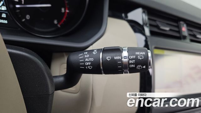 Land Rover Discovery 5 2.0 SD4 SE 2019 — фото 17