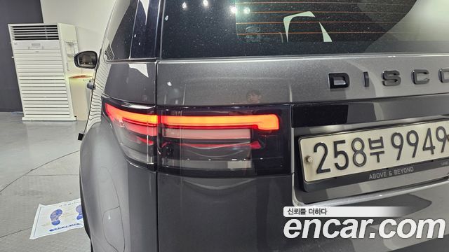 Land Rover Discovery 5 2.0 SD4 SE 2019 — фото 23