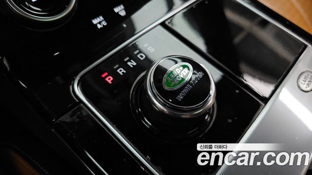 Land Rover Range Rover Velar 3.0 D300 R-Dynamic HSE 2019 — фото 9