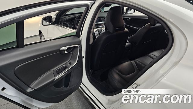 Volvo S60 D2 2nd 2014 — фото 17