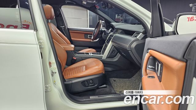 Land Rover Discovery Sport 2.0 TD4 HSE Luxury 2017 — фото 11