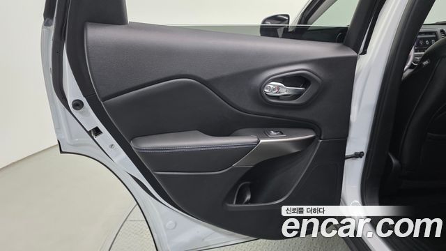 Jeep Cherokee (KL) 2.4 Longitude High AWD 2019 — фото 25