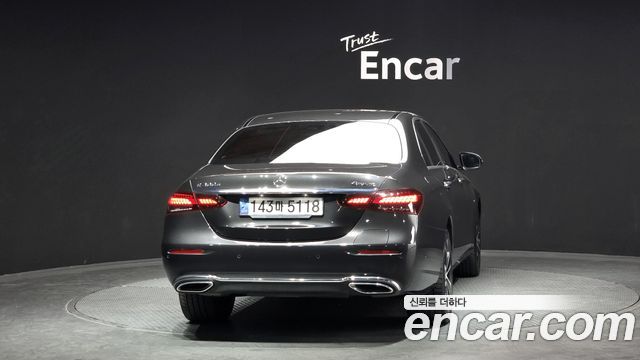 Mercedes-Benz E-Class (W213) E300e 4MATIC Exclusive 2021 — фото 4