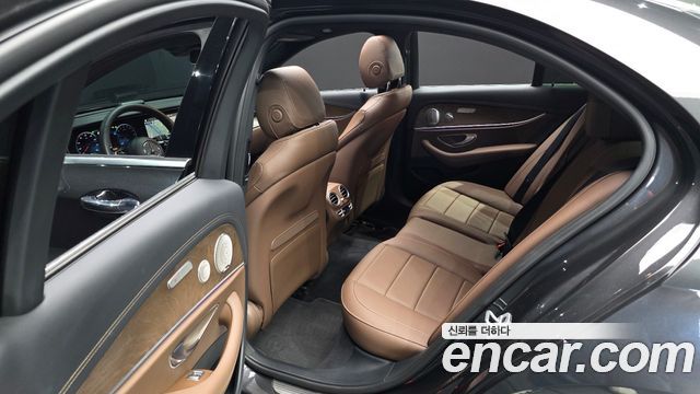 Mercedes-Benz E-Class (W213) E300e 4MATIC Exclusive 2021 — фото 16
