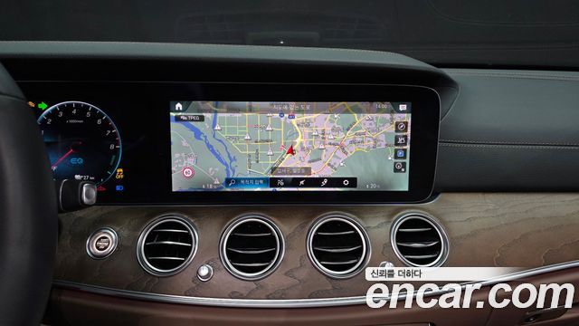 Mercedes-Benz E-Class (W213) E300e 4MATIC Exclusive 2021 — фото 18