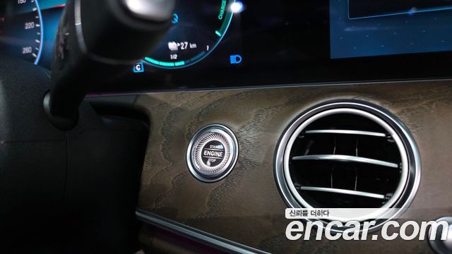 Mercedes-Benz E-Class (W213) E300e 4MATIC Exclusive 2021 — фото 22