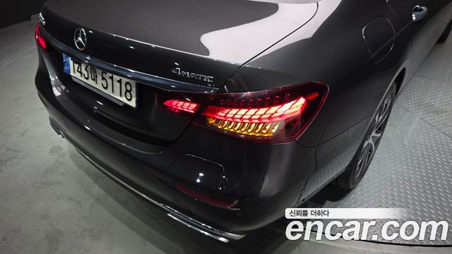 Mercedes-Benz E-Class (W213) E300e 4MATIC Exclusive 2021 — фото 29