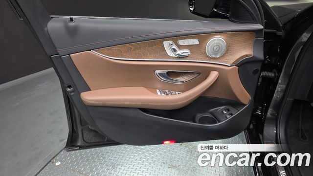 Mercedes-Benz E-Class (W213) E300e 4MATIC Exclusive 2021 — фото 30