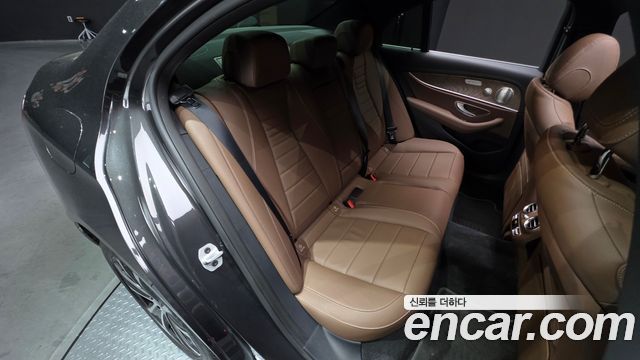 Mercedes-Benz E-Class (W213) E300e 4MATIC Exclusive 2021 — фото 32