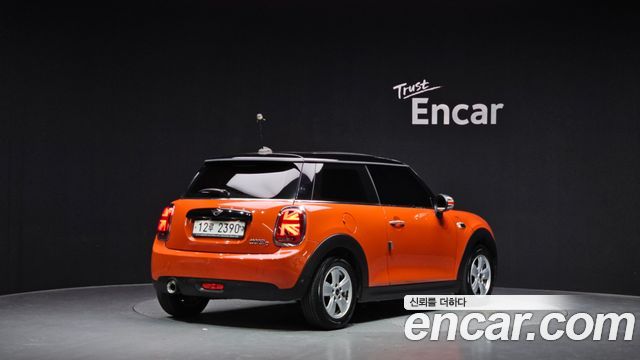 MINI Cooper D Standard 3rd 2019 — фото 2