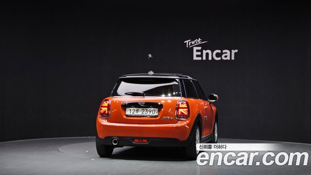 MINI Cooper D Standard 3rd 2019 — фото 4