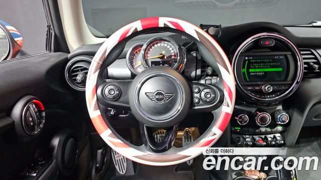MINI Cooper D Standard 3rd 2019 — фото 13