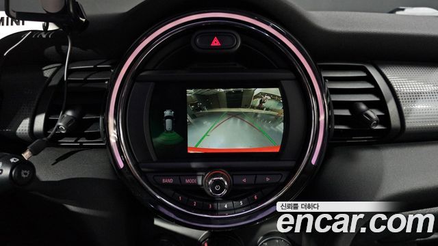 MINI Cooper D Standard 3rd 2019 — фото 15