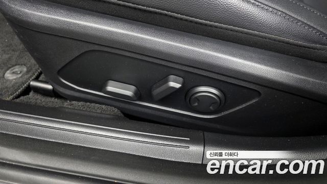 Hyundai Grandeur (GN7) 2,5 Gasoline 2WD Premium 2023 — фото 17