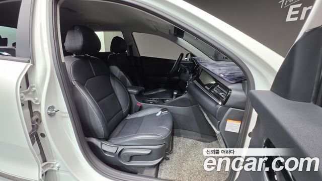 Kia Niro 1.6 HEV Noblesse Special 2021 — фото 10