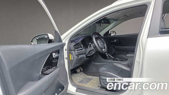 Kia Niro 1.6 HEV Noblesse Special 2021 — фото 11