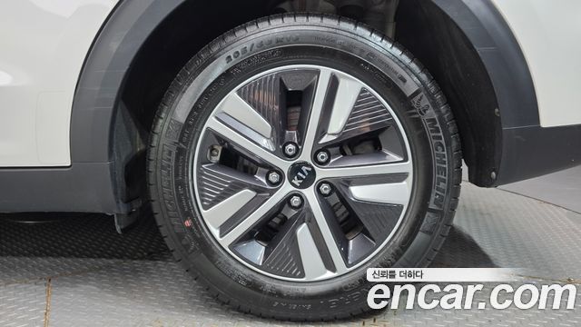 Kia Niro 1.6 HEV Noblesse Special 2021 — фото 21