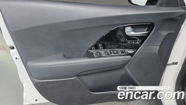 Kia Niro 1.6 HEV Noblesse Special 2021 — фото 24