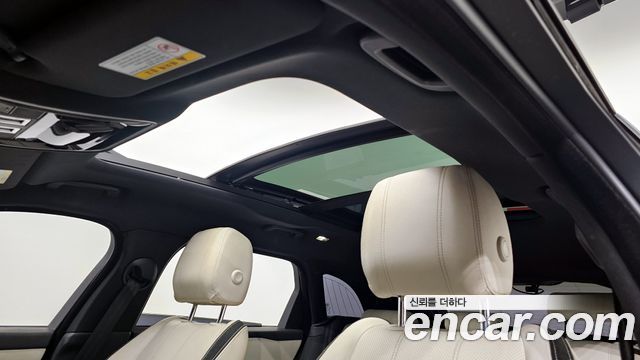 Land Rover Range Rover Velar 3.0 D300 R-Dynamic SE 2018 — фото 19