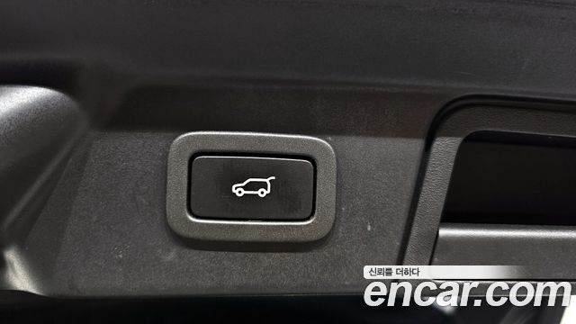 Land Rover Range Rover Velar 3.0 D300 R-Dynamic SE 2018 — фото 20
