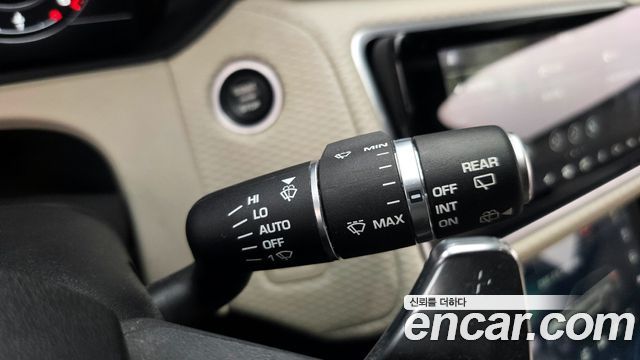 Land Rover Range Rover Velar 3.0 D300 R-Dynamic SE 2018 — фото 27