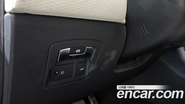 Land Rover Range Rover Velar 3.0 D300 R-Dynamic SE 2018 — фото 28