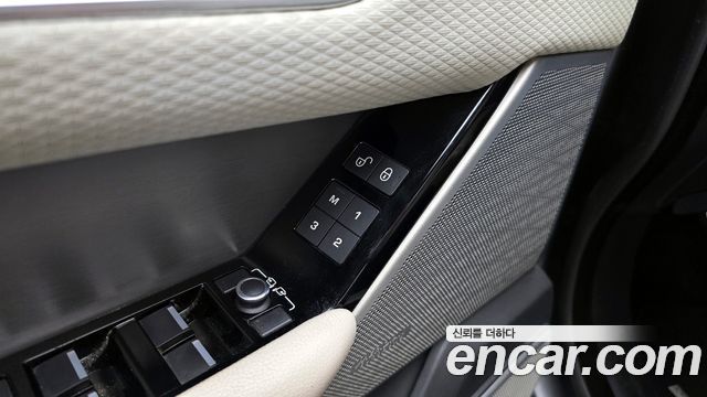 Land Rover Range Rover Velar 3.0 D300 R-Dynamic SE 2018 — фото 30