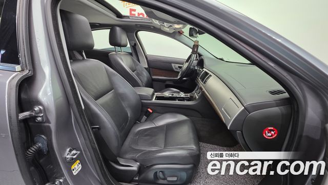 Jaguar XF 2.0 Luxury X250 2013 — фото 10