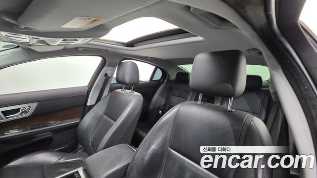 Jaguar XF 2.0 Luxury X250 2013 — фото 11