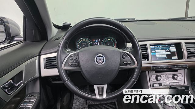Jaguar XF 2.0 Luxury X250 2013 — фото 15