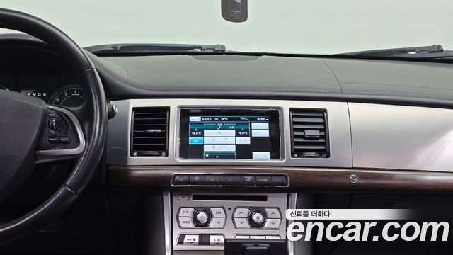 Jaguar XF 2.0 Luxury X250 2013 — фото 17