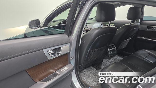 Jaguar XF 2.0 Luxury X250 2013 — фото 19