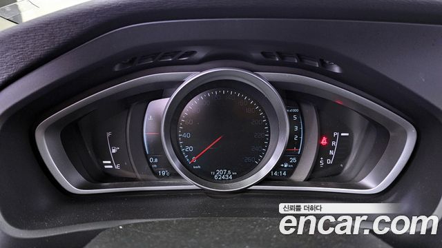 Volvo V40 D2 2nd 2015 — фото 8