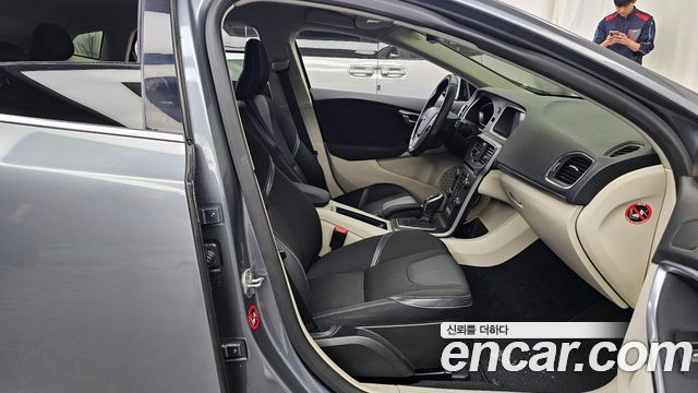 Volvo V40 D2 2nd 2015 — фото 15