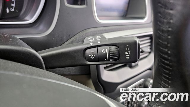 Volvo V40 D2 2nd 2015 — фото 21