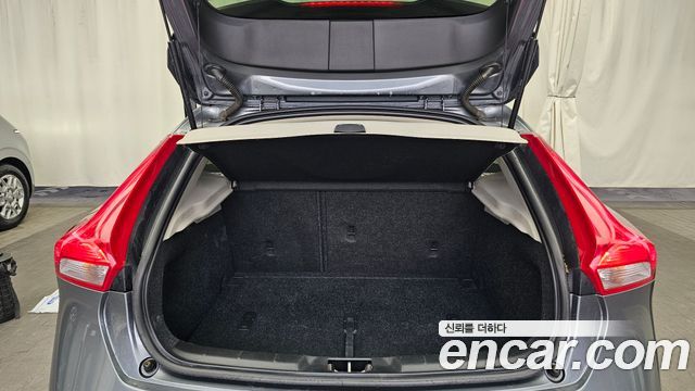 Volvo V40 D2 2nd 2015 — фото 24