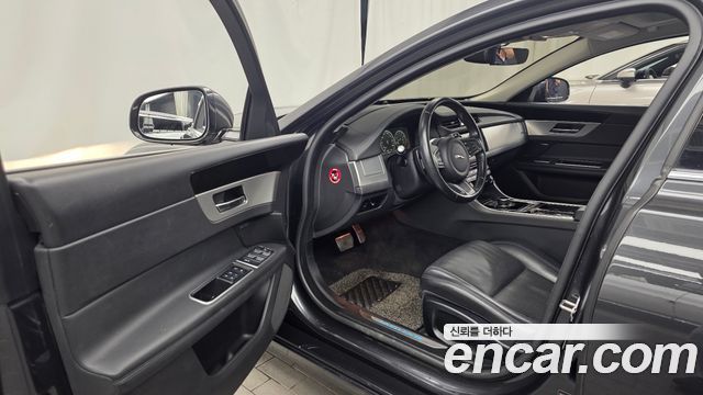 Jaguar XF (X260) 25t Prestige AWD 2018 — фото 10