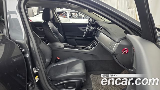 Jaguar XF (X260) 25t Prestige AWD 2018 — фото 11