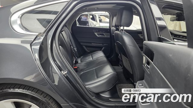 Jaguar XF (X260) 25t Prestige AWD 2018 — фото 12
