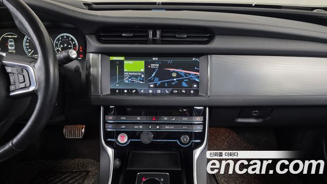 Jaguar XF (X260) 25t Prestige AWD 2018 — фото 14