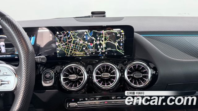 Mercedes-Benz GLA-Class (H247) GLA45 AMG 4MATIC+ 2023 — фото 20
