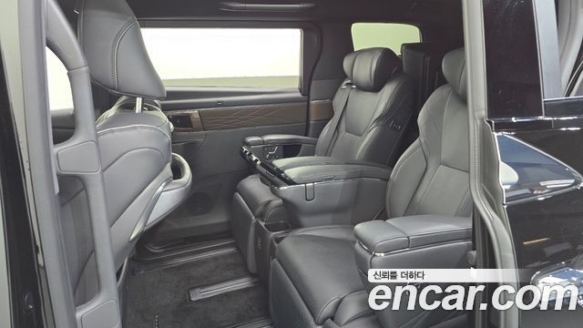 Toyota Alphard (IV) 2.5 HEV Executive AWD 2024 — фото 11