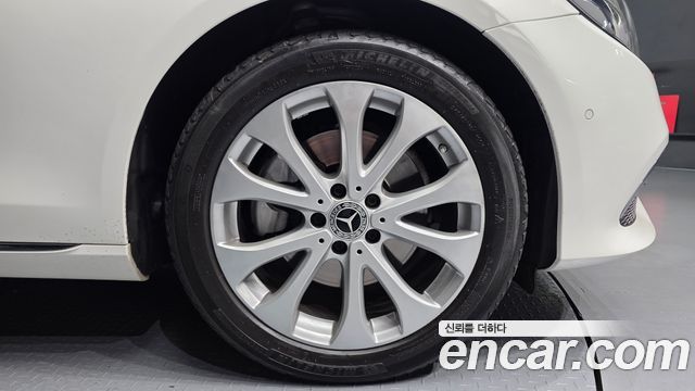 Mercedes-Benz E-Class (W213) E220d 4MATIC Exclusive 2019 — фото 21