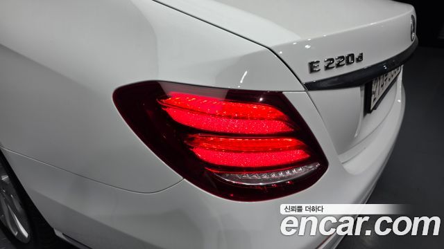 Mercedes-Benz E-Class (W213) E220d 4MATIC Exclusive 2019 — фото 23